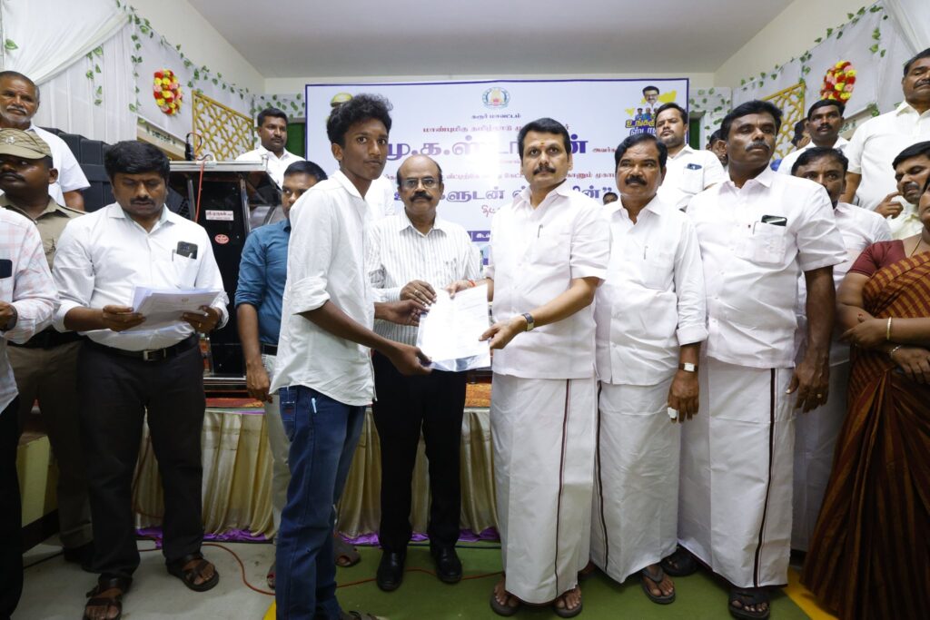 Hon’ble Karur MLA Thiru. V. Senthil Balaji, along with District Collector Thiru. Thangavel, IAS, interacting with the public and receiving petitions during the #UngaludanStalin special grievance redressal camp held at Rasi Murugan Mahal, Kadapparai Panchayat, Karur district.