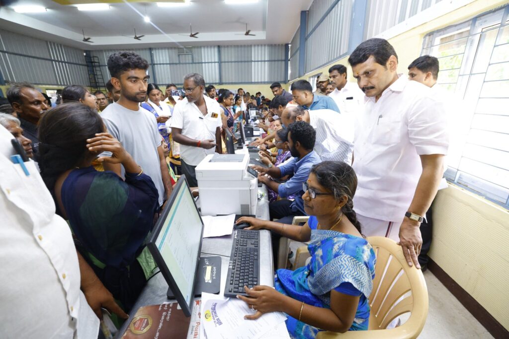 Hon’ble Karur MLA Thiru. V. Senthil Balaji, along with District Collector Thiru. Thangavel, IAS, interacting with the public and receiving petitions during the #UngaludanStalin special grievance redressal camp held at Rasi Murugan Mahal, Kadapparai Panchayat, Karur district.