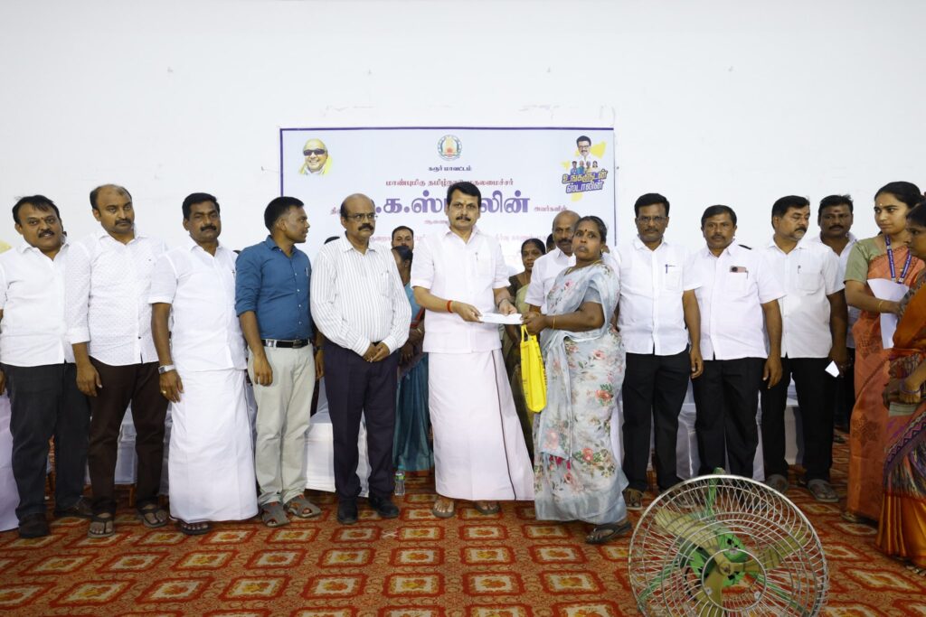 V. Senthil Balaji receiving petitions from the public during the #UngaludanStalin special camp at Chinna Kongu Mandapam, Karur, alongside Karur District Collector Thiru. Thangavel, IAS, and local representatives.
