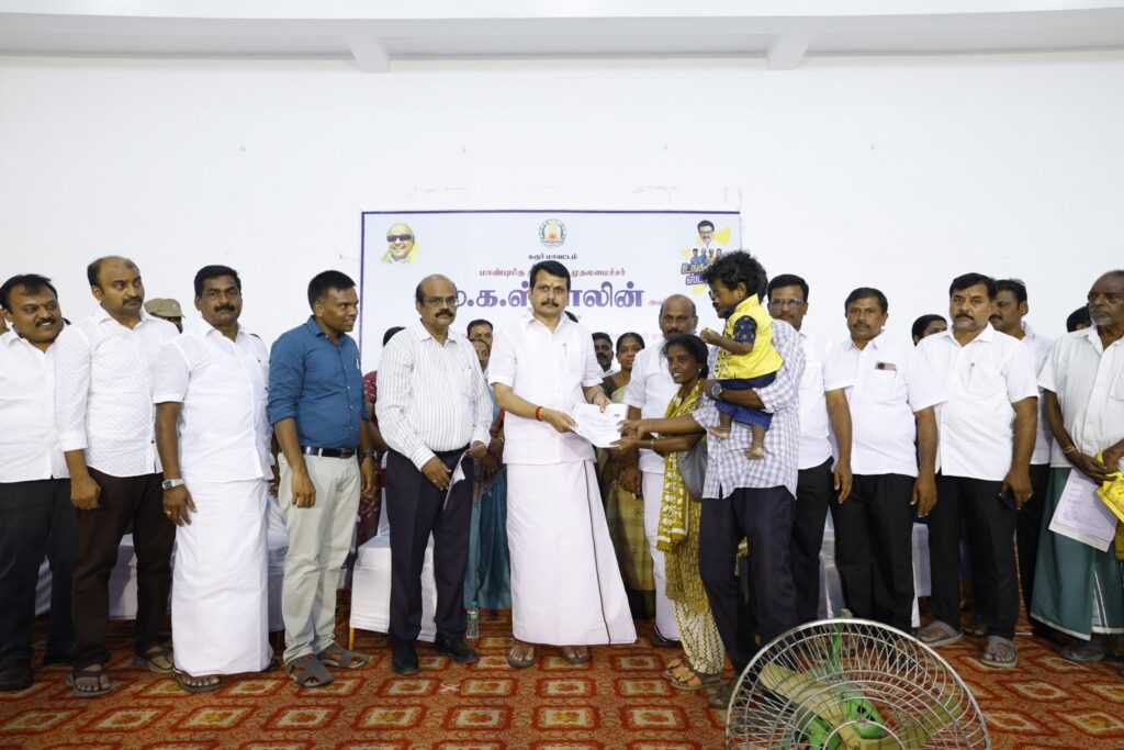 V. Senthil Balaji receiving petitions from the public during the #UngaludanStalin special camp at Chinna Kongu Mandapam, Karur, alongside Karur District Collector Thiru. Thangavel, IAS, and local representatives.