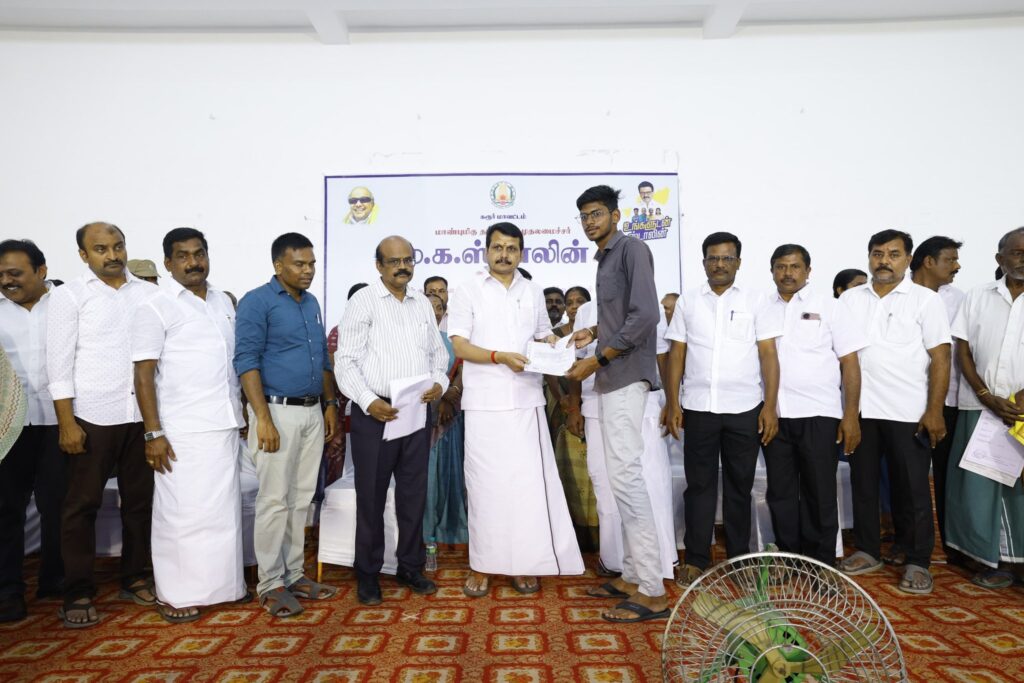 V. Senthil Balaji receiving petitions from the public during the #UngaludanStalin special camp at Chinna Kongu Mandapam, Karur, alongside Karur District Collector Thiru. Thangavel, IAS, and local representatives.