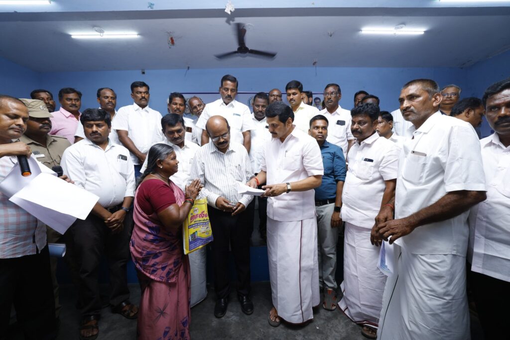 V. Senthil Balaji receiving petitions from residents during the #UngaludanStalin special camp at Periyar Nagar Community Hall, Andankoil East Panchayat, Karur district — in the presence of Karur District Collector Thiru. Thangavel, IAS, local representatives, and the public.