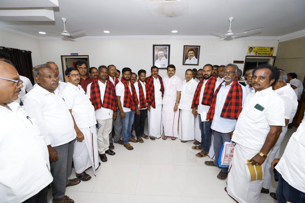 Realizing that only under the leadership of Hon’ble Tamil Nadu Chief Minister Thalapathy M.K. Stalin can good governance, admired across the nation, truly thrive, several key political figures have joined our movement. Under the guidance of Namakkal West District Coordinator Thiru K.S. Moorthy, former Paramathi Union Secretary and former Paramathi Municipality Chairman Thiru C.S. Subramaniam resigned from AIADMK and joined the DMK. Along with him, Amma Makkal Munnetra Kazhagam (AMMK) Namakkal South District Secretary Thiru Muthu Saravanan, District Deputy Secretary Thiru Navaladi Lokesh, Vengarai Perur Secretary Thiru K. Radhakrishnan, District Engineers’ Wing Secretary Thiru S. Yuvaraj, District Students’ Wing Deputy Secretary Thiru Sabikur Rahman, Anna Labour Union District Representative Thiru M. Thandapani, District Drivers’ Wing Secretary Thiru Velmurugan, and District Minority Wing Secretary Thiru Abdul Rasaq also resigned from AMMK and joined the DMK today.