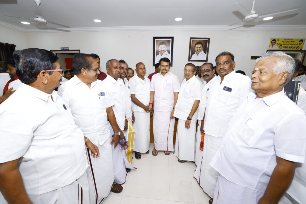 Realizing that only under the leadership of Hon’ble Tamil Nadu Chief Minister Thalapathy M.K. Stalin can good governance, admired across the nation, truly thrive, several key political figures have joined our movement. Under the guidance of Namakkal West District Coordinator Thiru K.S. Moorthy, former Paramathi Union Secretary and former Paramathi Municipality Chairman Thiru C.S. Subramaniam resigned from AIADMK and joined the DMK. Along with him, Amma Makkal Munnetra Kazhagam (AMMK) Namakkal South District Secretary Thiru Muthu Saravanan, District Deputy Secretary Thiru Navaladi Lokesh, Vengarai Perur Secretary Thiru K. Radhakrishnan, District Engineers’ Wing Secretary Thiru S. Yuvaraj, District Students’ Wing Deputy Secretary Thiru Sabikur Rahman, Anna Labour Union District Representative Thiru M. Thandapani, District Drivers’ Wing Secretary Thiru Velmurugan, and District Minority Wing Secretary Thiru Abdul Rasaq also resigned from AMMK and joined the DMK today.