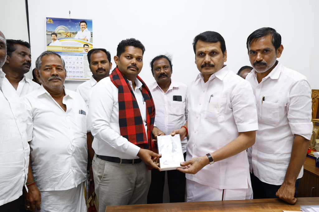 Recognizing that the leadership of Hon’ble Tamil Nadu Chief Minister Thalapathy M.K. Stalin is essential for the State’s progress, Mr. Anguraj, Joint Secretary of the AIADMK Students’ Wing, Karur City North, joined the DMK today – V. Senthil Balaji